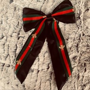 Bee Bow Clip NWT